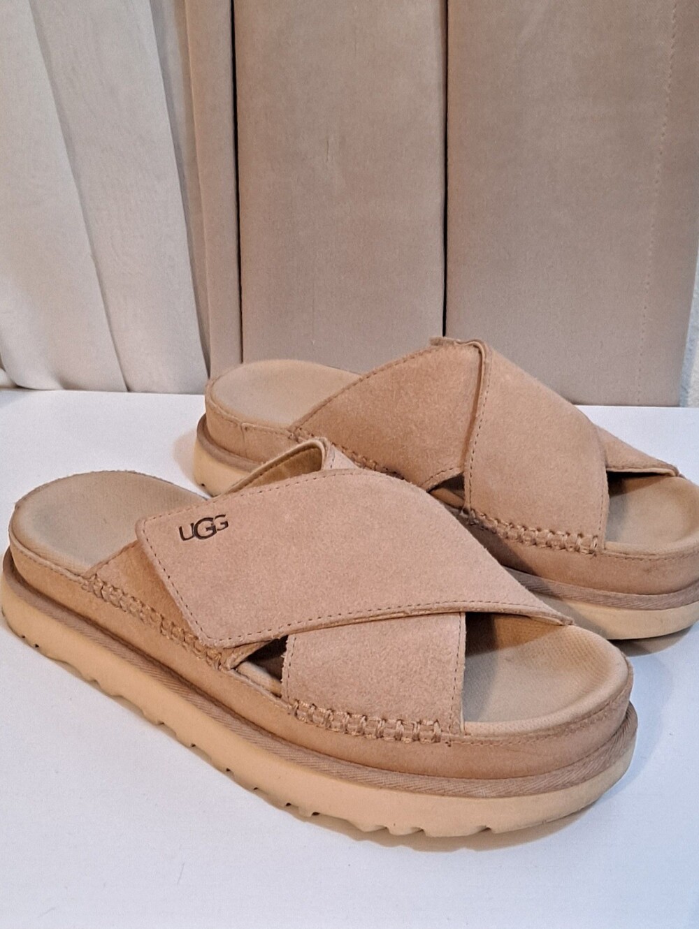 UGG Goldenstar Cross Slides - Picture 4 of 10